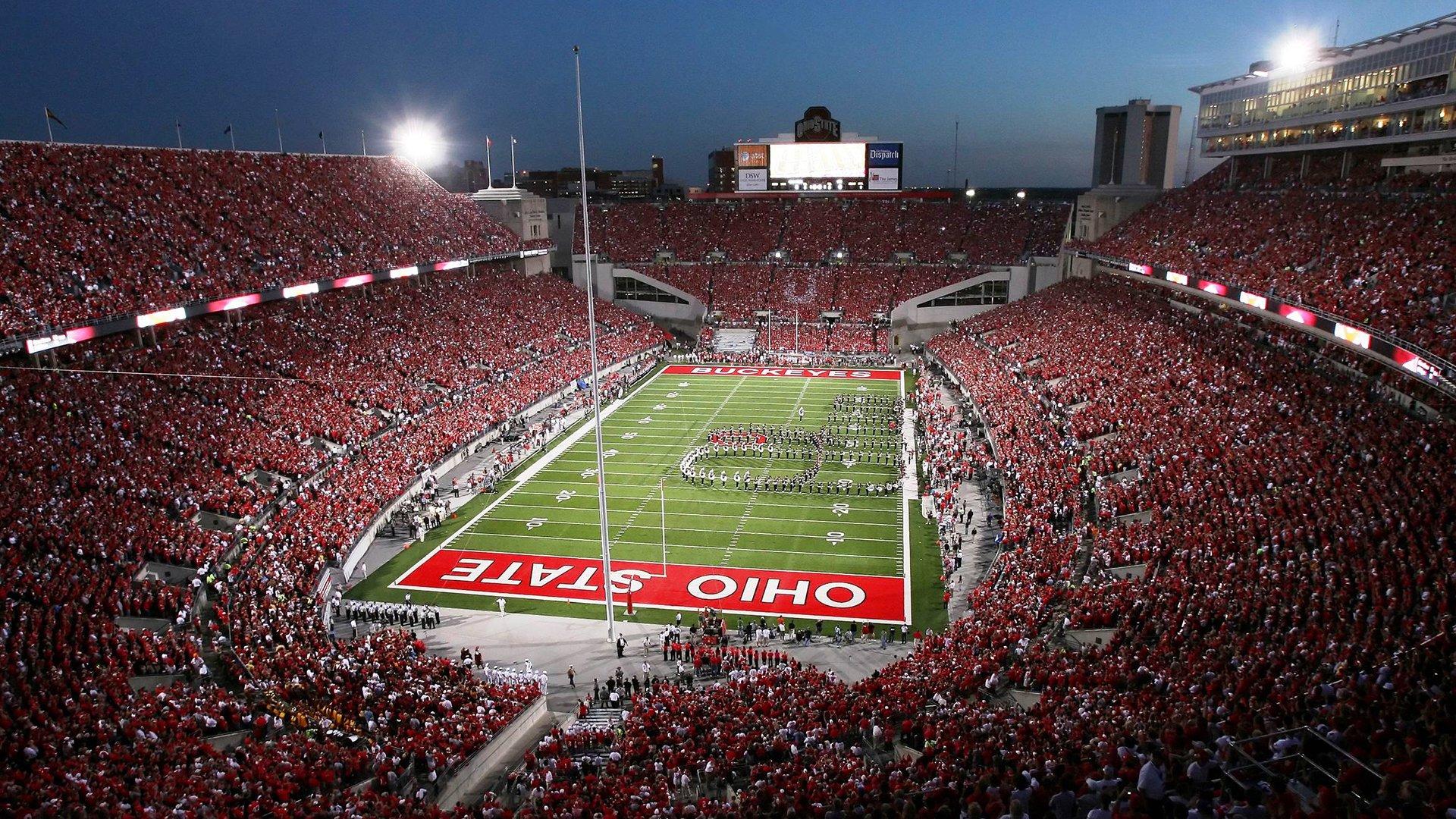 惊天一扣！浓眉飞身隔扣詹姆斯 赛场火药味竟藏甜蜜互动