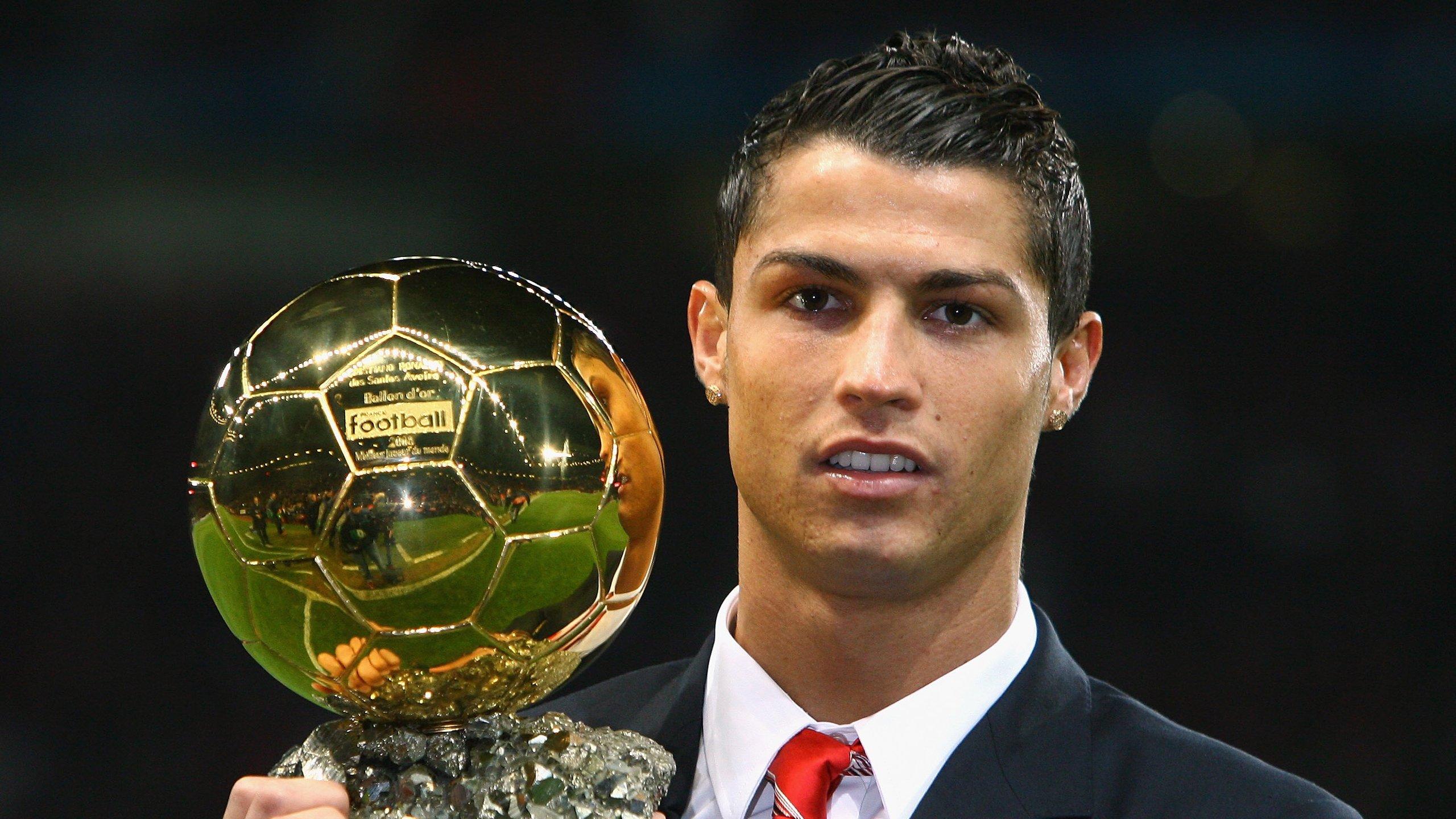 中足联颁奖典礼荣耀绽放，刘殿座荣膺中超最佳门将，李海新获封金哨